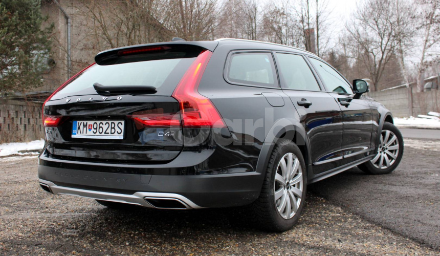 Volvo V90 CC D4 2.0L Cross Country Pro AWD A/T