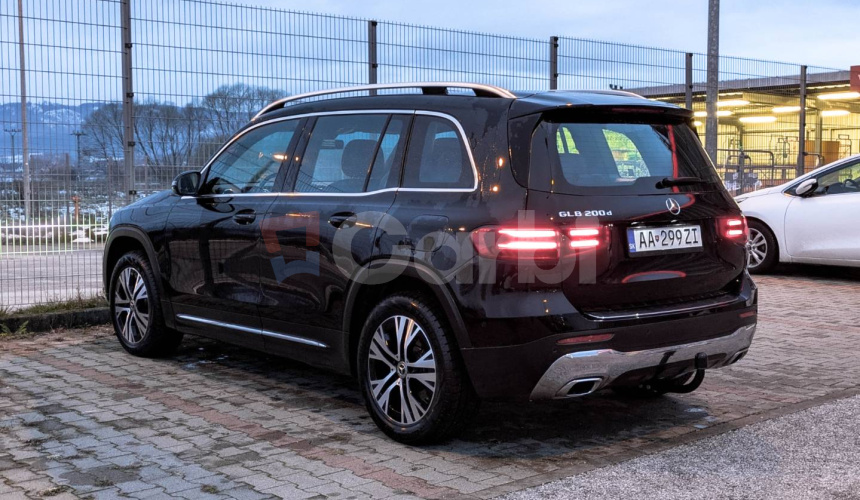 Mercedes-Benz GLB 200d A/T