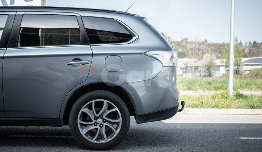 Mitsubishi Outlander Instyle plus, Ralliart, 4x4, 7miestne, Ťažné