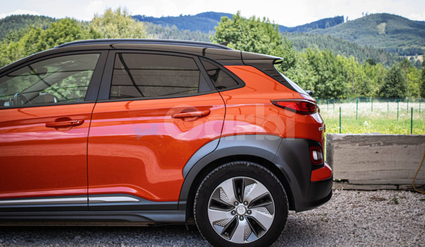 Hyundai Kona Electric 150, Slovenské, Plná výbava, Nelakované