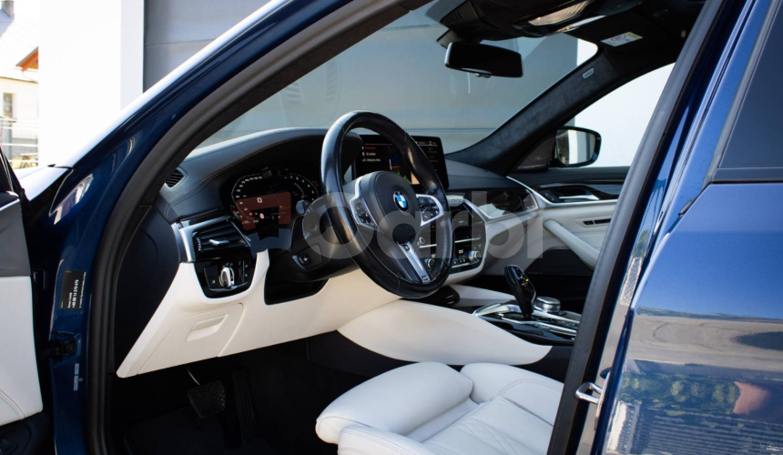 BMW Rad 5 540d xDrive M5 CS Look, Laser, Masáže, HUD, Strešné okno, alcantara strop, DPH