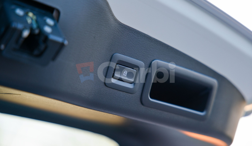 Mazda 3 2.0 SkyactivX Anniversary Edition 100th Luxury & Safety packet M6 Hybrid