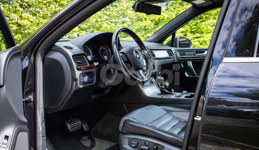 Volkswagen Touareg II 3.0 V6 TDI 4Motion R-line, Webasto, Pano, Vzduch, TOP Výbava, SK auto