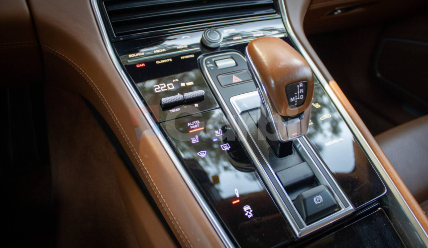 Porsche Panamera Sport Turismo 4 4x4 A/T E-Hybrid
