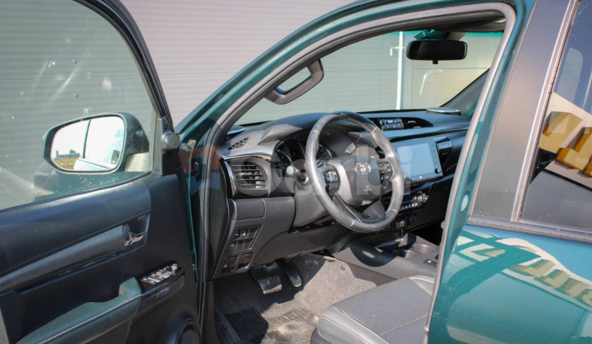 Toyota Hilux DC 2.8 I D-4D Invincible 4x4 A/T