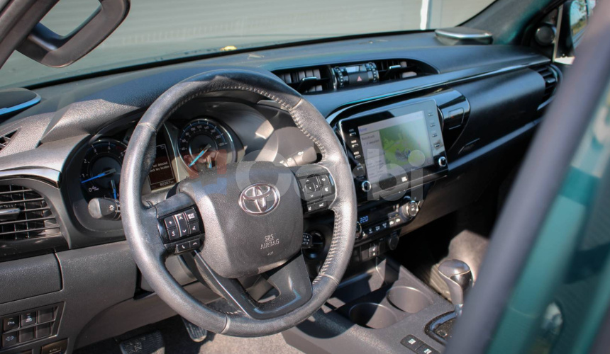 Toyota Hilux DC 2.8 I D-4D Invincible 4x4 A/T