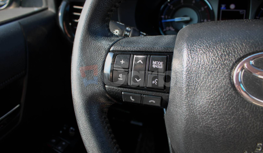 Toyota Hilux DC 2.8 I D-4D Invincible 4x4 A/T