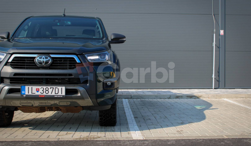 Toyota Hilux DC 2.8 I D-4D Invincible 4x4 A/T
