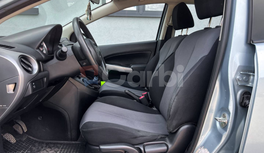 Mazda 2 1.3i CE