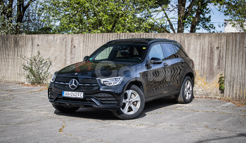 Mercedes-Benz GLC SUV 300e 4Matic, AMG, Night, Pano, Burmester, Webasto, Nelakované, R20