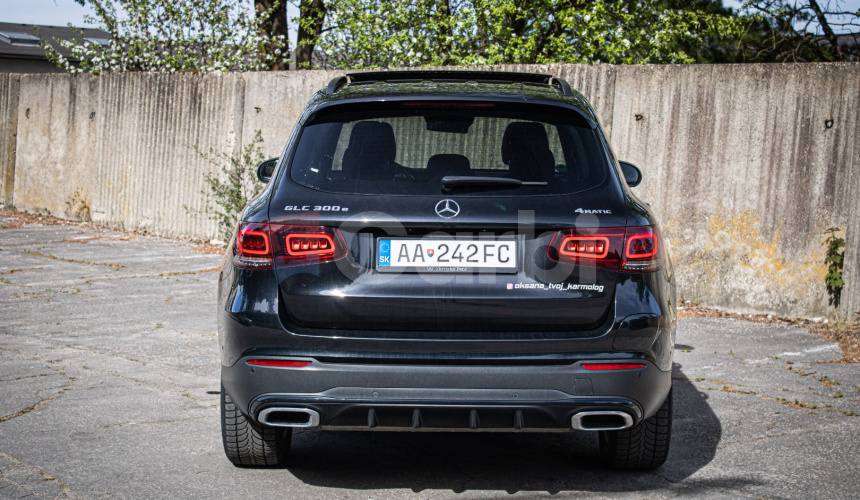 Mercedes-Benz GLC SUV 300e 4Matic, AMG, Night, Pano, Burmester, Webasto, Nelakované, R20