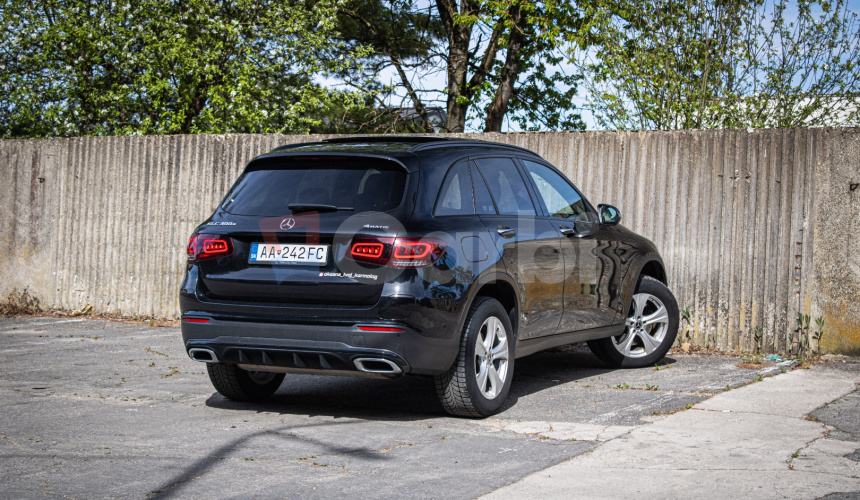 Mercedes-Benz GLC SUV 300e 4Matic, AMG, Night, Pano, Burmester, Webasto, Nelakované, R20