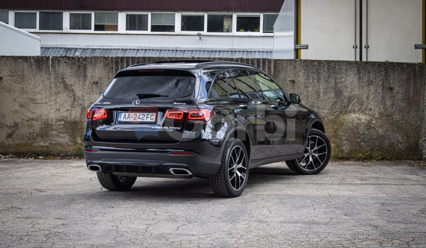 Mercedes-Benz GLC SUV 300e 4Matic, AMG, Night, Pano, Burmester, Webasto, Nelakované, R20