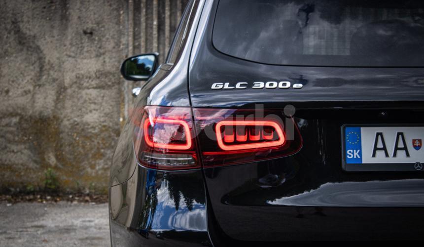Mercedes-Benz GLC SUV 300e 4Matic, AMG, Night, Pano, Burmester, Webasto, Nelakované, R20