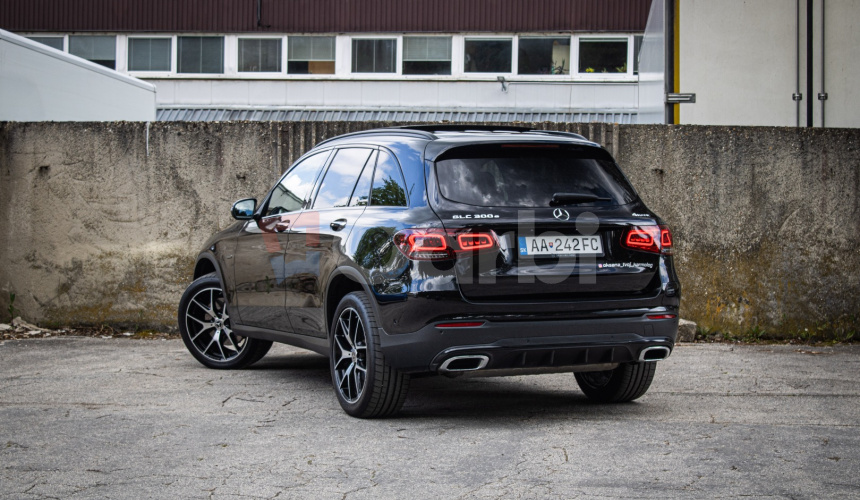 Mercedes-Benz GLC SUV 300e 4Matic, AMG, Night, Pano, Burmester, Webasto, Nelakované, R20