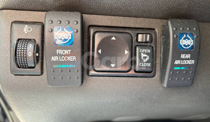 Nissan Navara DoubleCab 3.0 V6 dCi Platinum A/T Long