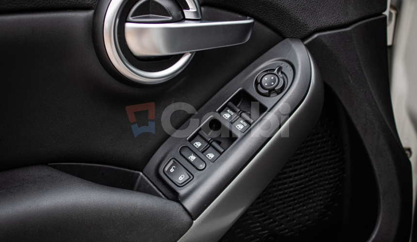 Fiat 500X 1.4 MultiAir Lounge, úplná história, vyhrievaný volant aj sedadlá, DPH