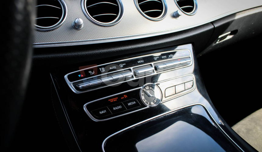 Mercedes-Benz E trieda Sedan 220 d 4MATIC A/T, 143kW, A9 E53 Optic