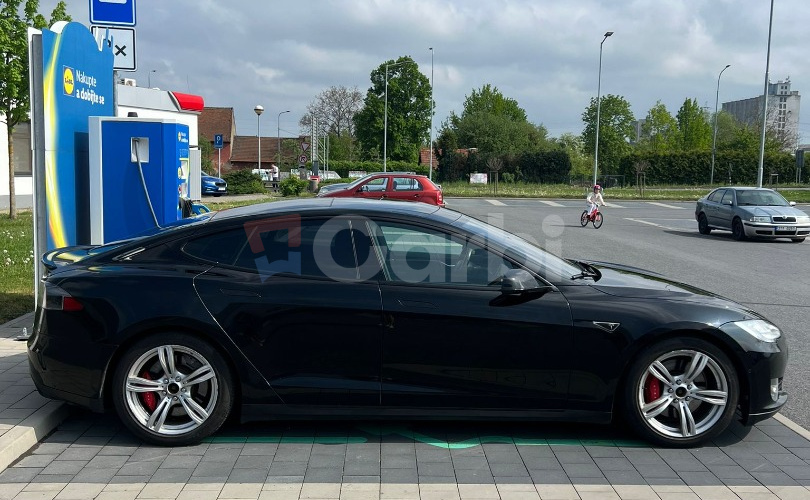 Tesla Model S P85d performance Free supercharging