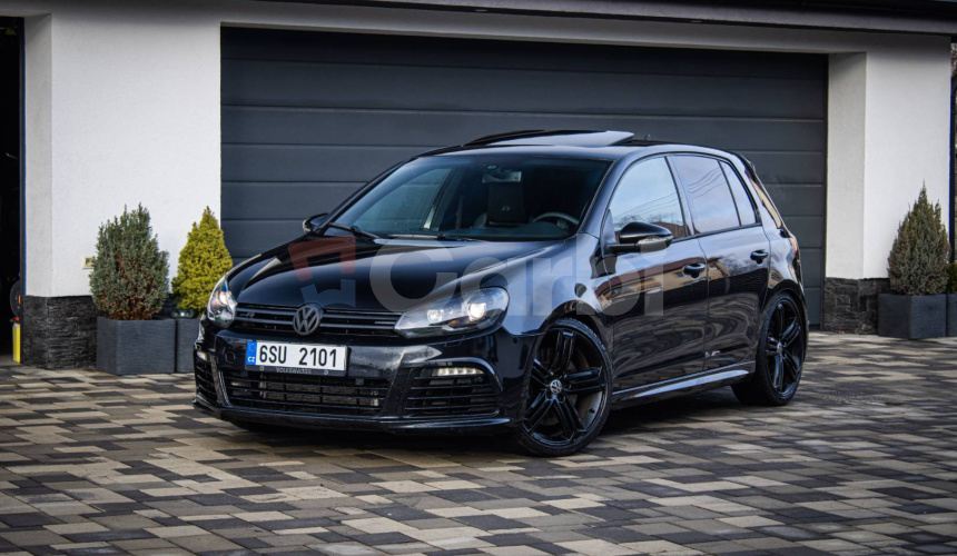 Volkswagen Golf R 2.0 TSI 4Motion 265kW, originál úprava APR, HF karbon sanie, DCC s nastavením