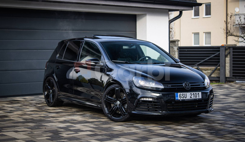 Volkswagen Golf R 2.0 TSI 4Motion 265kW, originál úprava APR, HF karbon sanie, DCC s nastavením