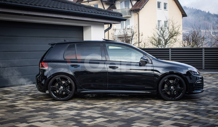 Volkswagen Golf R 2.0 TSI 4Motion 265kW, originál úprava APR, HF karbon sanie, DCC s nastavením