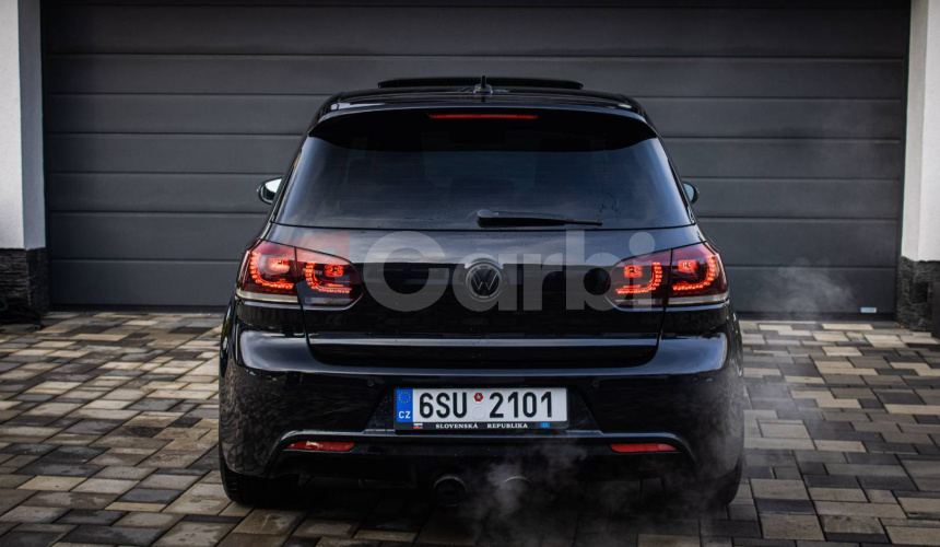 Volkswagen Golf R 2.0 TSI 4Motion 265kW, originál úprava APR, HF karbon sanie, DCC s nastavením