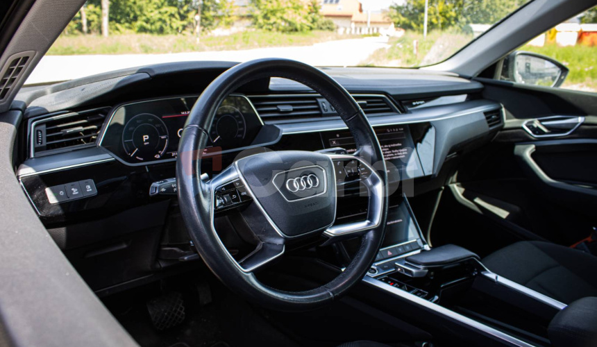 Audi E-tron 55 quattro, webasto, vzduchový podvozok, ťažné, DPH, SOH 87%