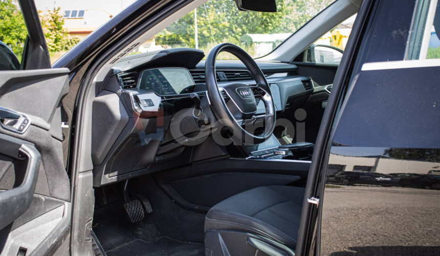 Audi E-tron 55 quattro, webasto, vzduchový podvozok, ťažné, DPH, SOH 87%