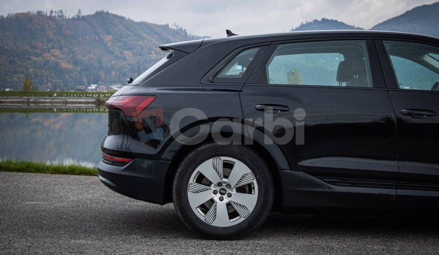 Audi E-tron 55 quattro, webasto, vzduchový podvozok, ťažné, DPH, SOH 87%