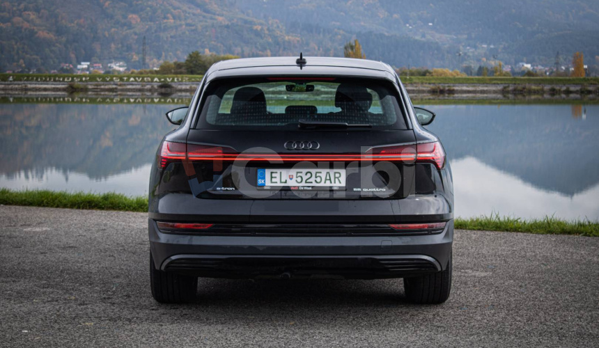 Audi E-tron 55 quattro, webasto, vzduchový podvozok, ťažné, DPH, SOH 87%