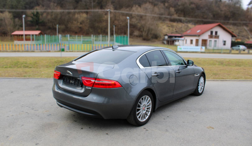 Jaguar XE 2.0 I4D Prestige AT