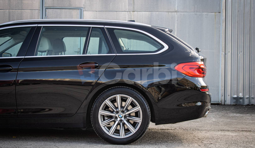 BMW Rad 5 Touring 520d Luxury Line, Pano, Ťažné, ambient, nové brzdy, olej v ZF