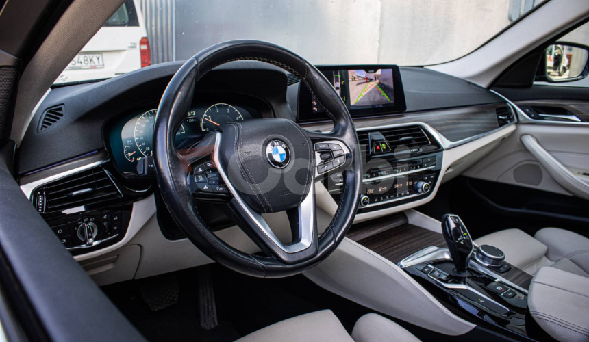 BMW Rad 5 Touring 520d Luxury Line, Pano, Ťažné, ambient, nové brzdy, olej v ZF