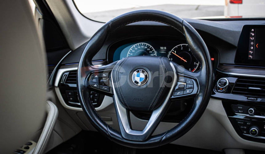 BMW Rad 5 Touring 520d Luxury Line, Pano, Ťažné, ambient, nové brzdy, olej v ZF