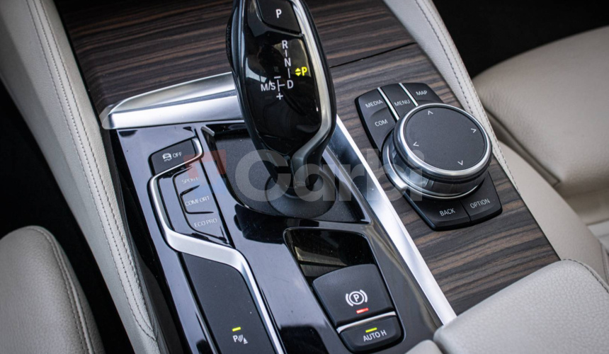 BMW Rad 5 Touring 520d Luxury Line, Pano, Ťažné, ambient, nové brzdy, olej v ZF