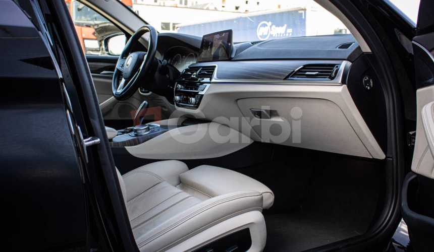BMW Rad 5 Touring 520d Luxury Line, Pano, Ťažné, ambient, nové brzdy, olej v ZF