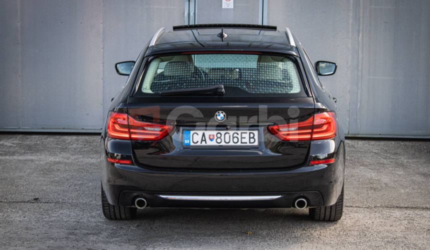 BMW Rad 5 Touring 520d Luxury Line, Pano, Ťažné, ambient, nové brzdy, olej v ZF
