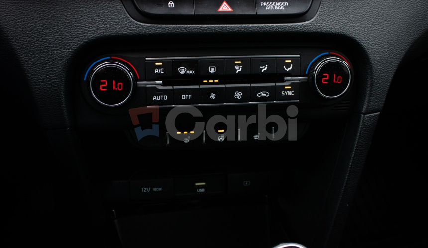 Kia Ceed SW 1.5 TGDi Silver, 1. Majiteľ, Navi, Kamera, connect, sezónne prezutie