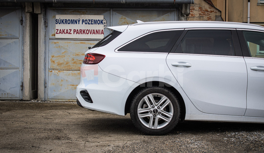 Kia Ceed SW 1.5 TGDi Silver, 1. Majiteľ, Navi, Kamera, connect, sezónne prezutie