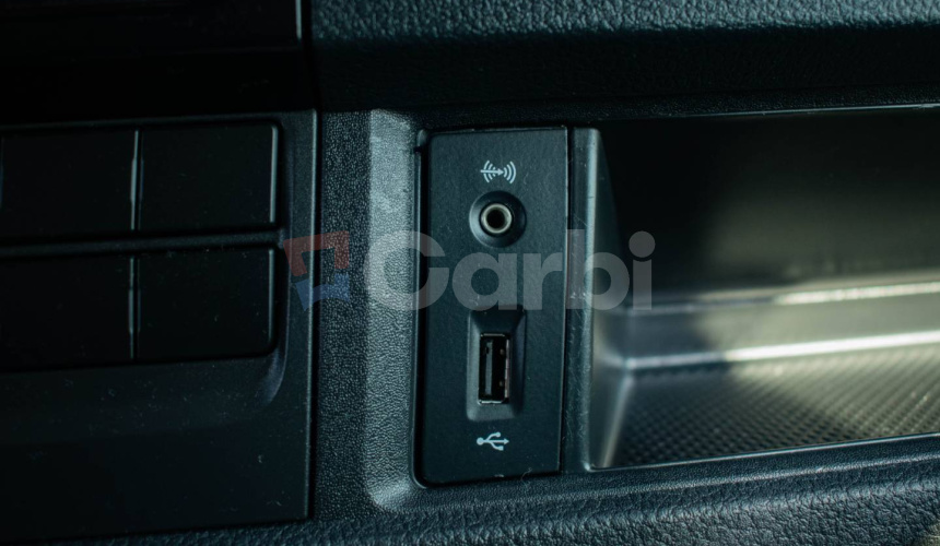 Volkswagen Caravelle 2.0TDi, 110kW, M6, 9 - miestne