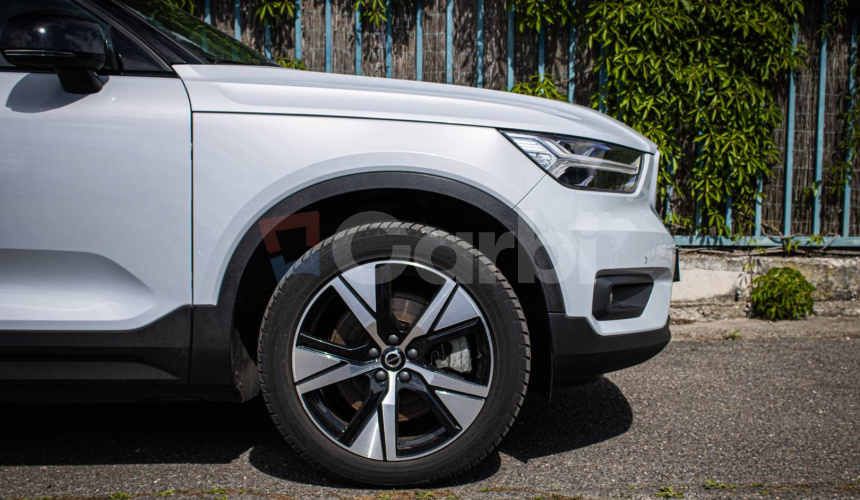 Volvo XC40 P8 Twin motor AWD, El. ťažné, Harman Kardon, Asistenti, DPH
