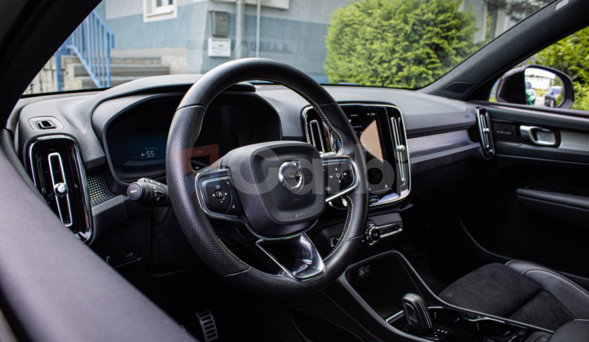 Volvo XC40 P8 Twin motor AWD, El. ťažné, Harman Kardon, Asistenti, 91% SOH, DPH