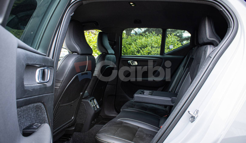 Volvo XC40 P8 Twin motor AWD, El. ťažné, Harman Kardon, Asistenti, 91% SOH, DPH