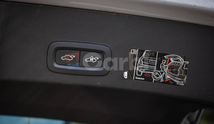 Volvo XC40 P8 Twin motor AWD, El. ťažné, Harman Kardon, Asistenti, 91% SOH, DPH