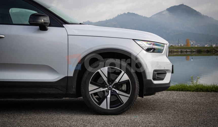 Volvo XC40 P8 Twin motor AWD, El. ťažné, Harman Kardon, Asistenti, 91% SOH, DPH