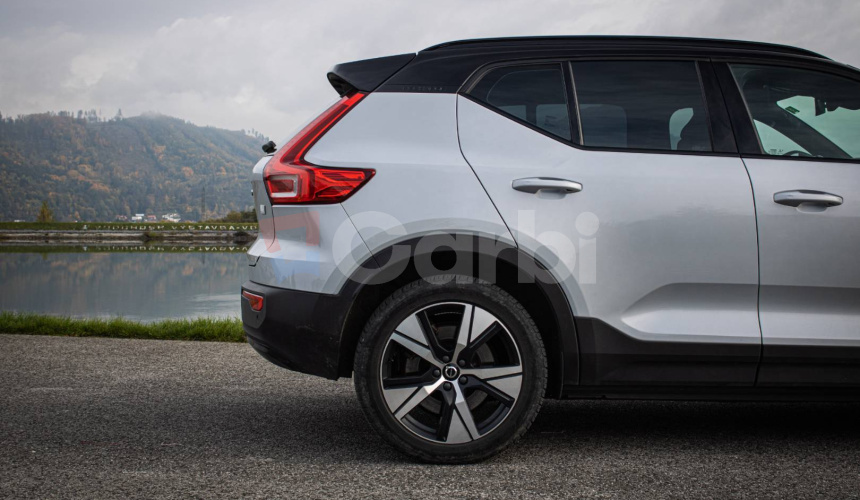 Volvo XC40 P8 Twin motor AWD, El. ťažné, Harman Kardon, Asistenti, 91% SOH, DPH