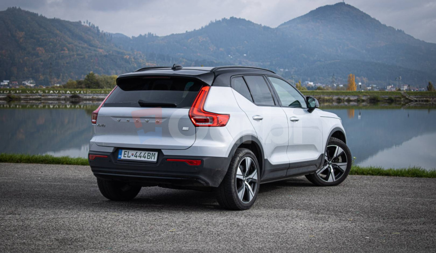 Volvo XC40 P8 Twin motor AWD, El. ťažné, Harman Kardon, Asistenti, 91% SOH, DPH