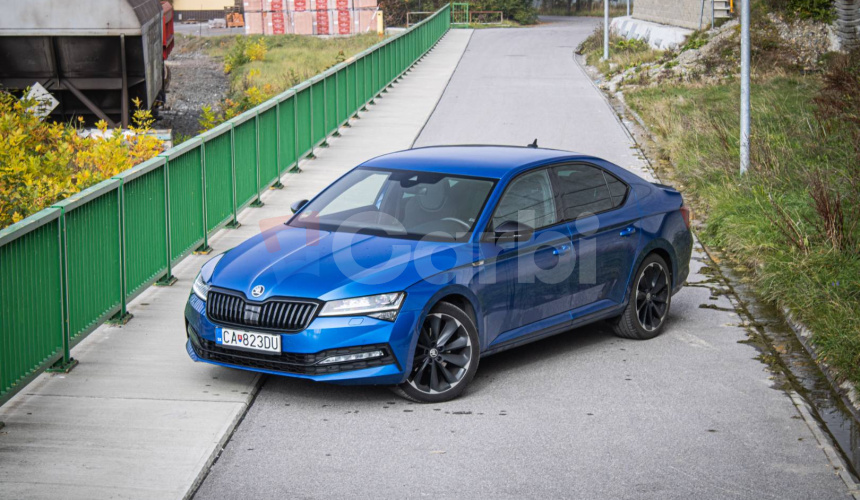 Škoda Superb 2.0 TDI 140kW Sportline, Matrix LED, Canton, DCC, El. ťažné, Supernova