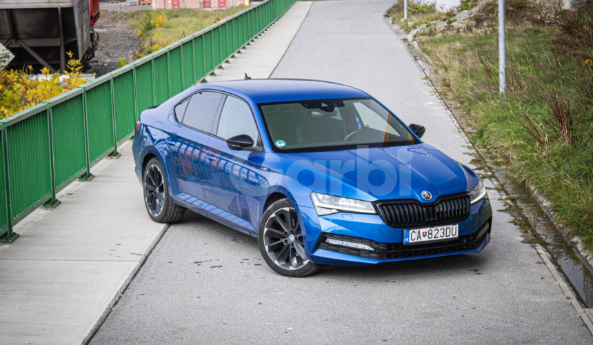 Škoda Superb 2.0 TDI 140kW Sportline, Matrix LED, Canton, DCC, El. ťažné, Supernova